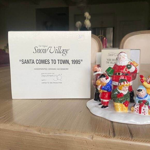 Dept 56 "Santa Comes to Town 1995” Original Snow Village Collection Christmas - Picture 11 of 15